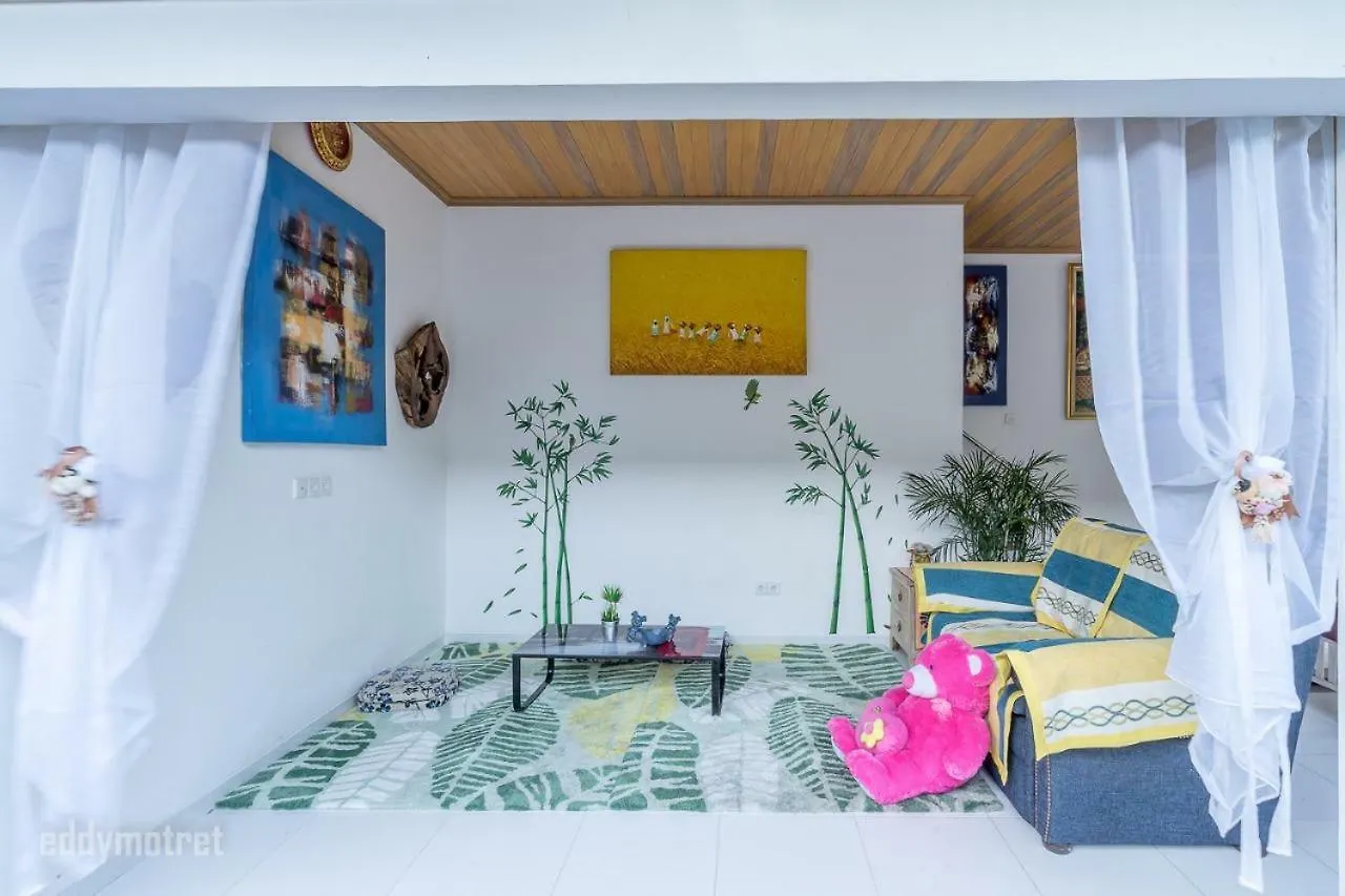 Villa Kamar Madu Семиньяк